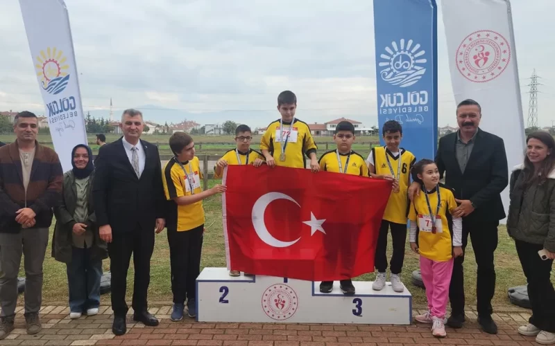 Kocaeli Gölcük’te Cumhuriyet coşkusu sporla birleşti