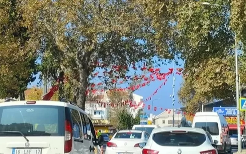 Cumhuriyet coşkusunu Mudanya’da trafik yoğunluğu oluşturdu